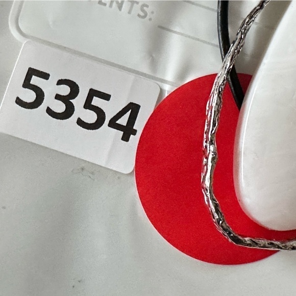 Necklace Large white stone on leather cord necklace Faux Calcite 14’ 5354 R - Picture 4 of 9